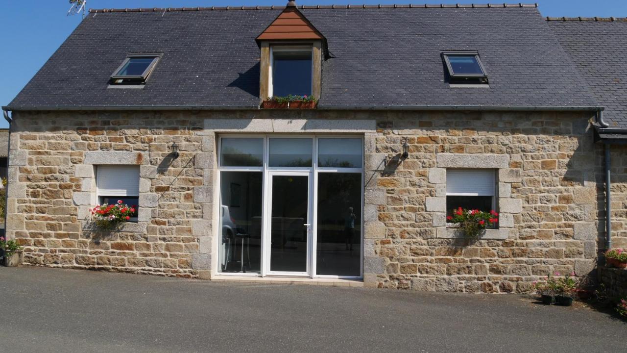 La Ferme Guibel Bed & Breakfast Plouzélambre Eksteriør bilde